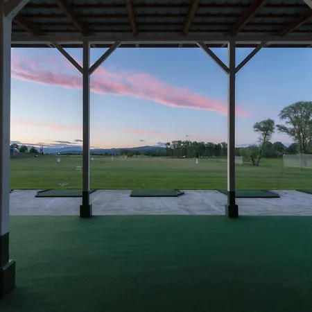 招待所 Tri Duby Golf Badin